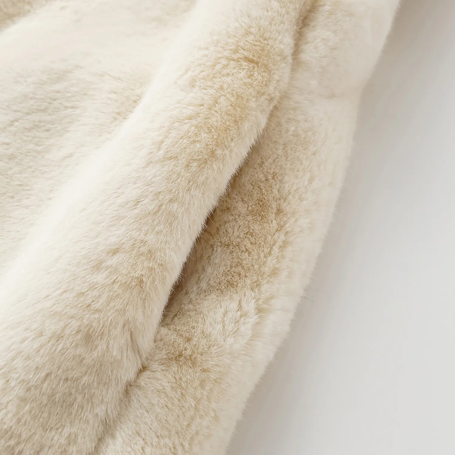 “Winter Diary” 科技皮草國風馬甲外套—鉑金米