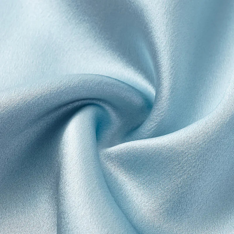 “Date night elegance. ” 100% 真絲立褶上衣— 天藍