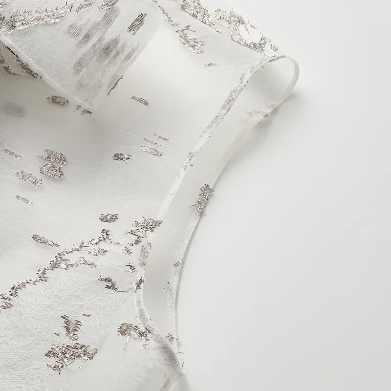 “Brunch at Ritz.” 訂製提花面料綁帶上衣