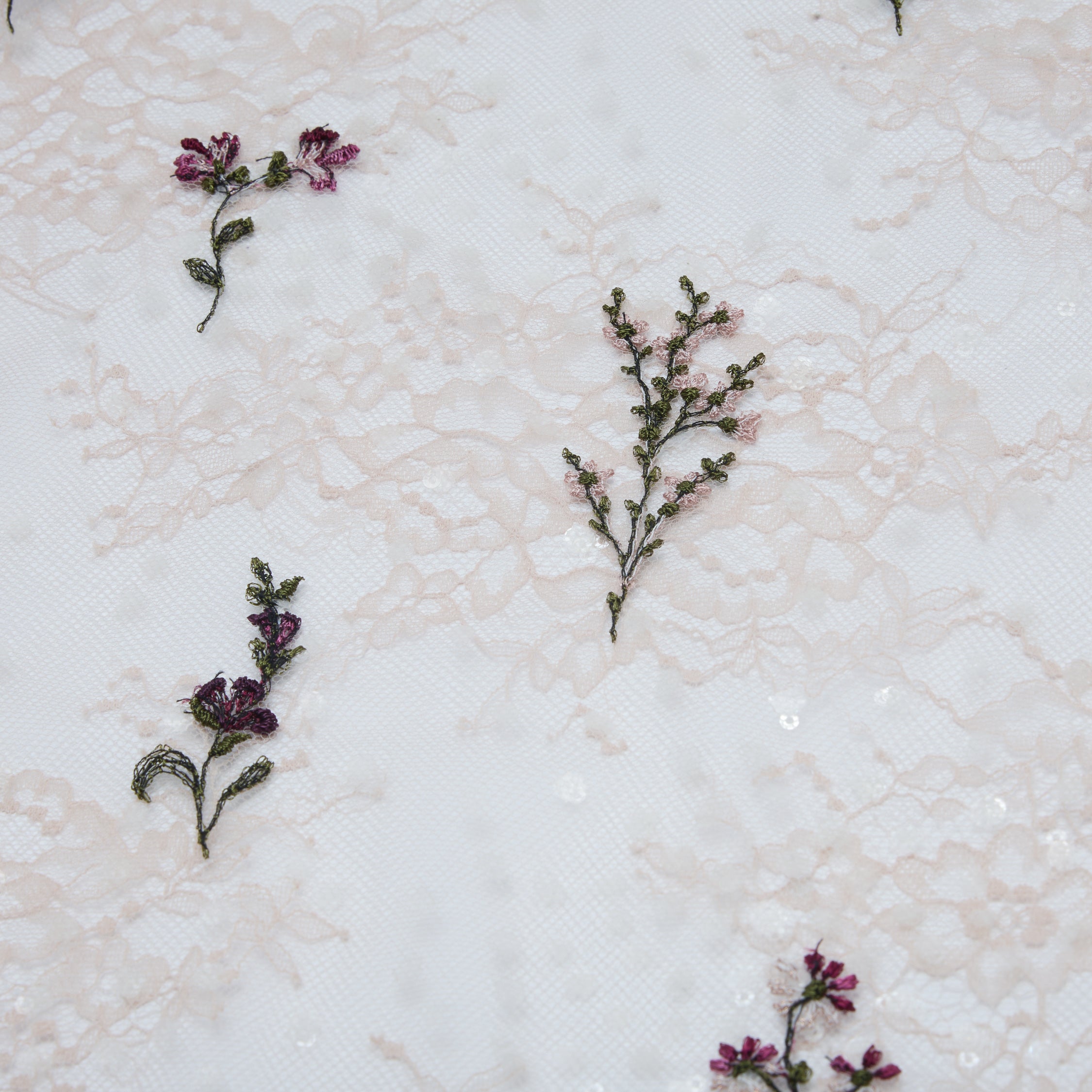 “Quiet Mastery”法國細繡織邊蕾絲上衣—Floré Veil 花序微隱