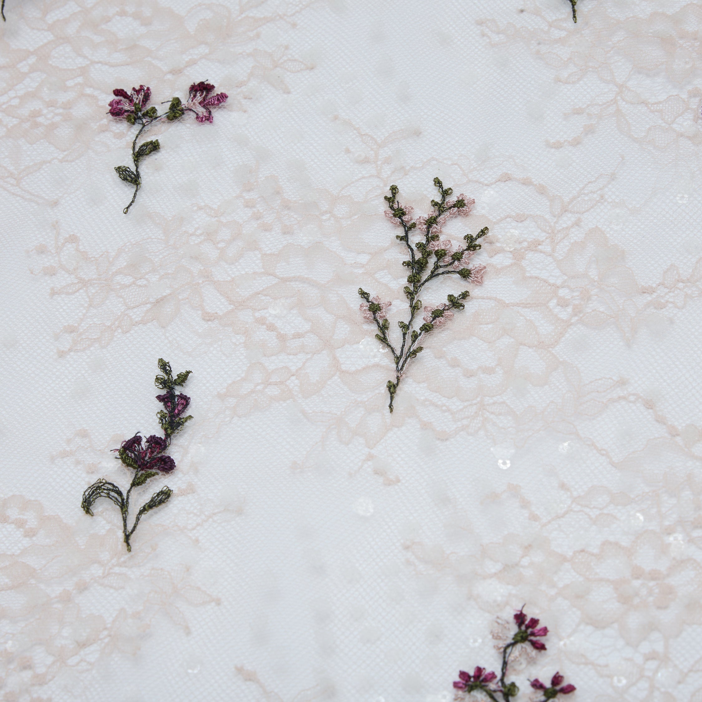 “Quiet Mastery”法國細繡織邊蕾絲輕國風短袖上衣—Floré Veil 花序微隱