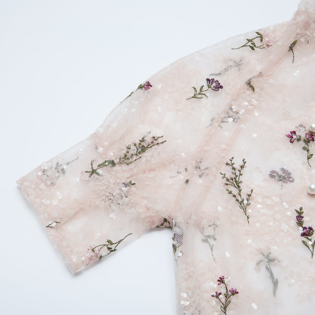 “Quiet Mastery”法國細繡織邊蕾絲輕國風短袖上衣—Floré Veil 花序微隱