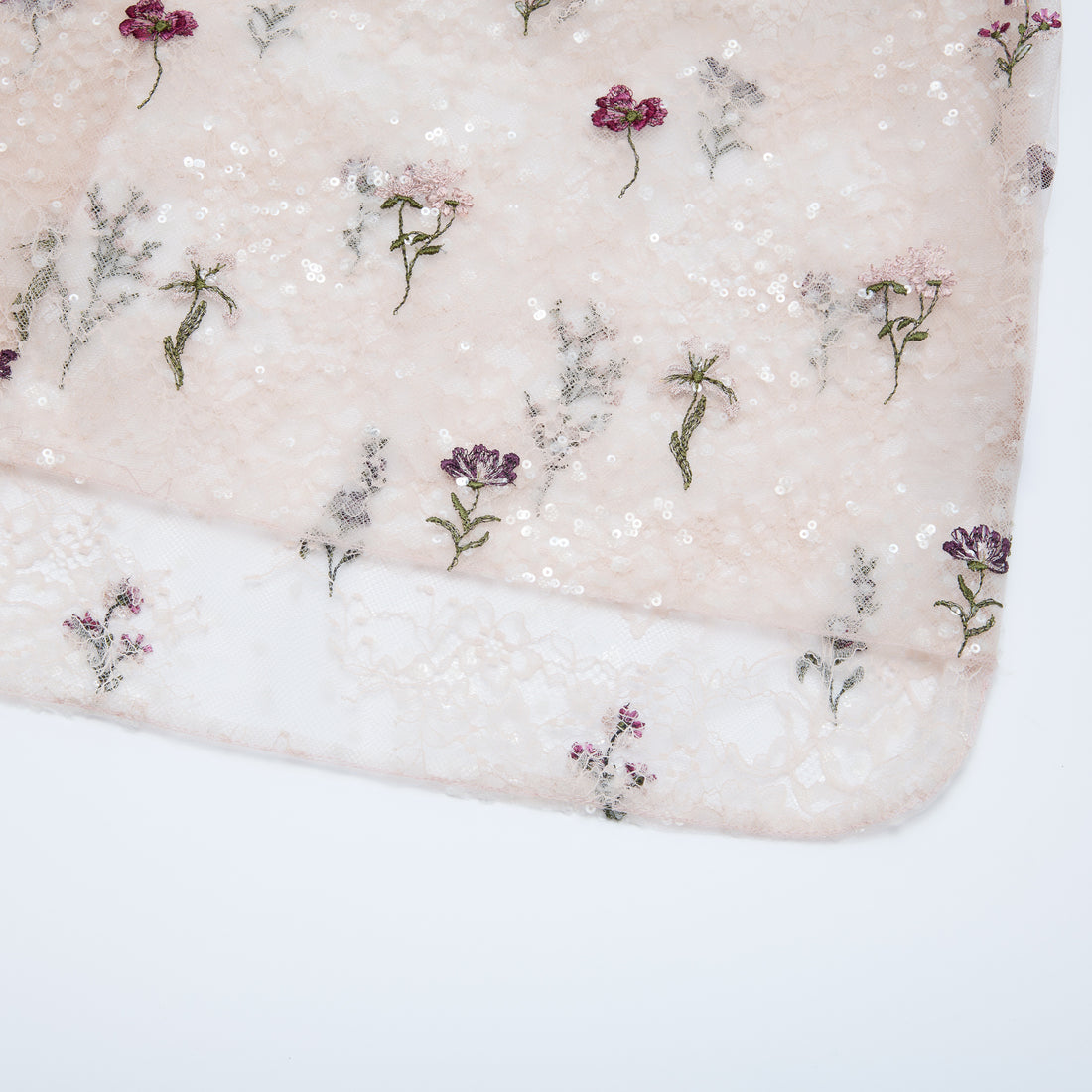 “Quiet Mastery”法國細繡織邊蕾絲輕國風短袖上衣—Floré Veil 花序微隱