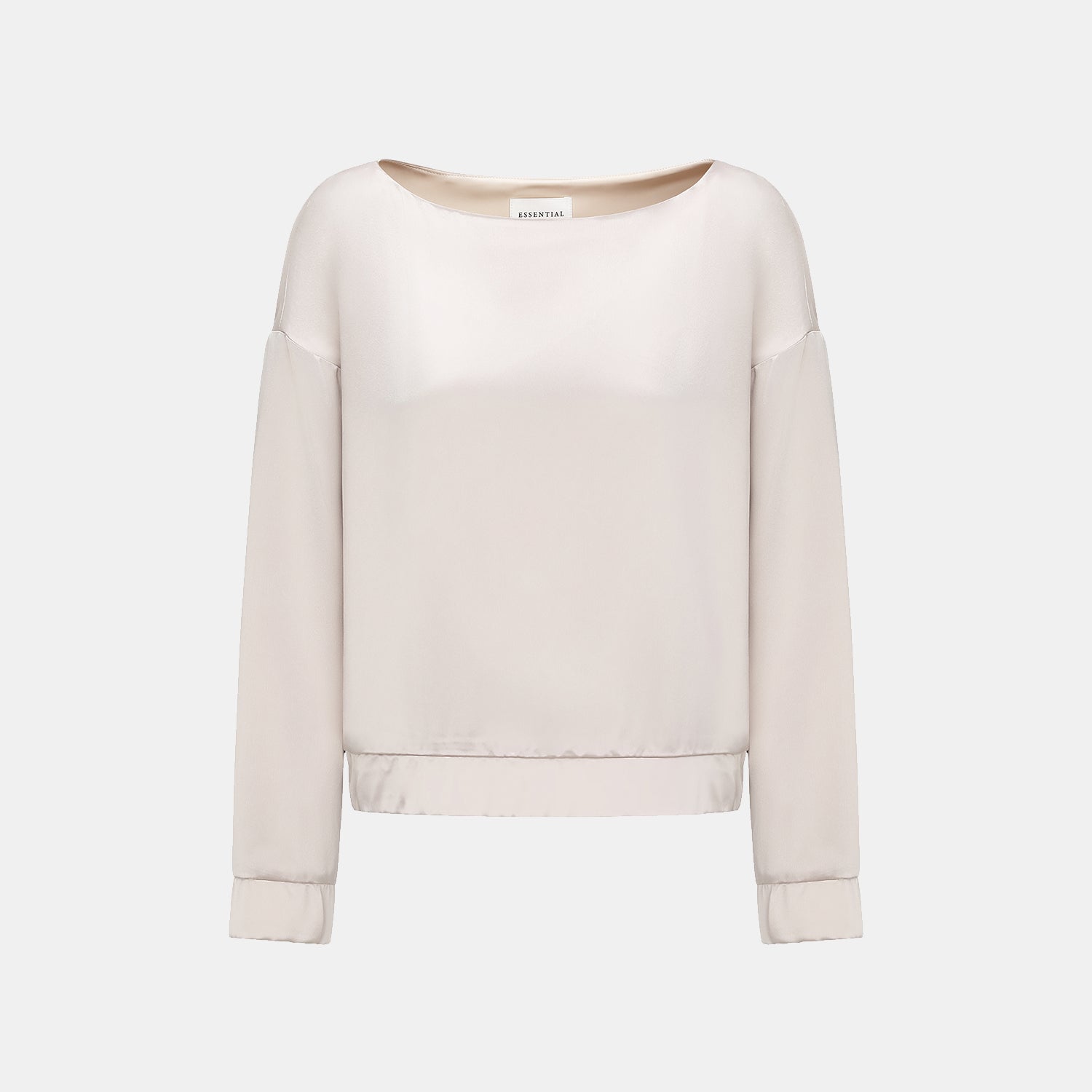 “Easy Go Chic.” 緞面醋酸休閒套裝—香檳白