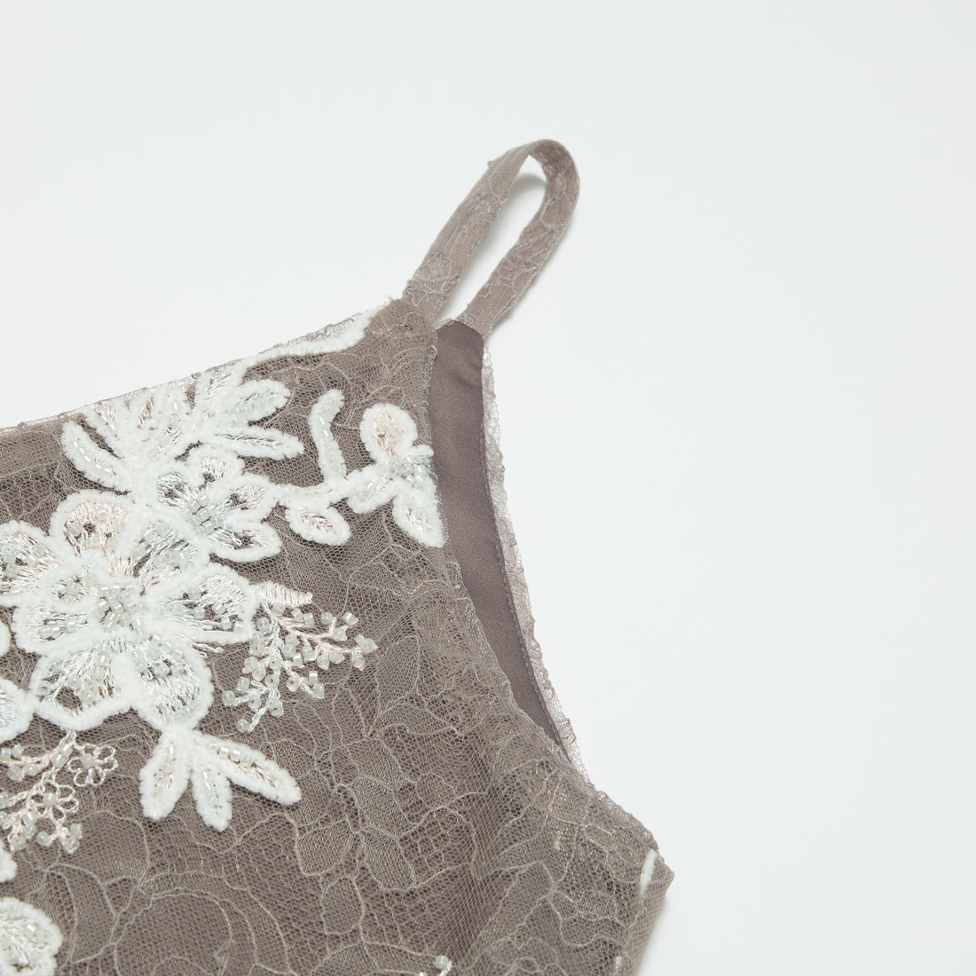 "Imperial Garden Teatime"珠繡香緹蕾絲細肩背心—Mist Bloom 霧綻花影