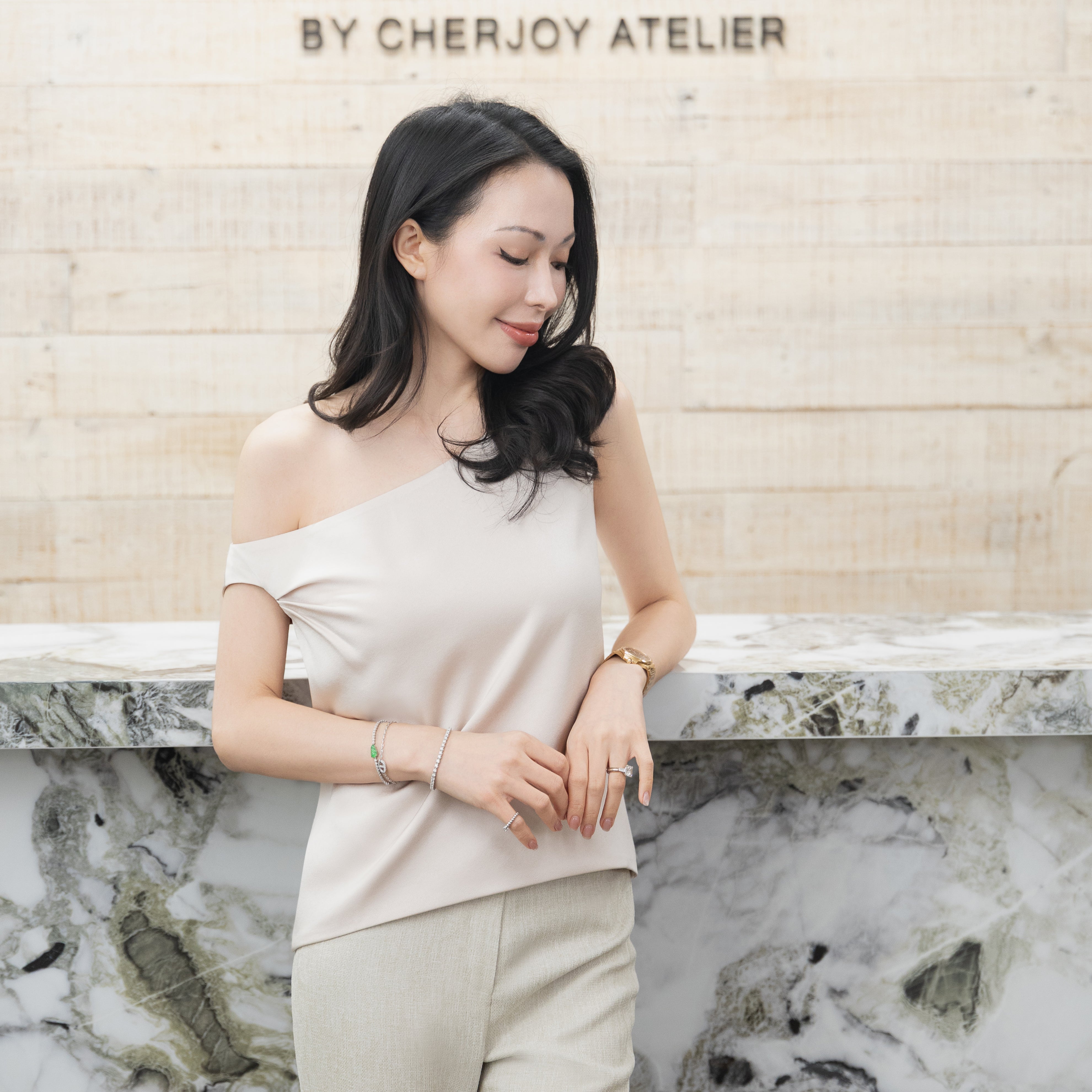 “Mayfair Datenight"日本Soalon三醋酸緞光垂墜斜肩上衣—Ballet Blush 芭蕾柔暈