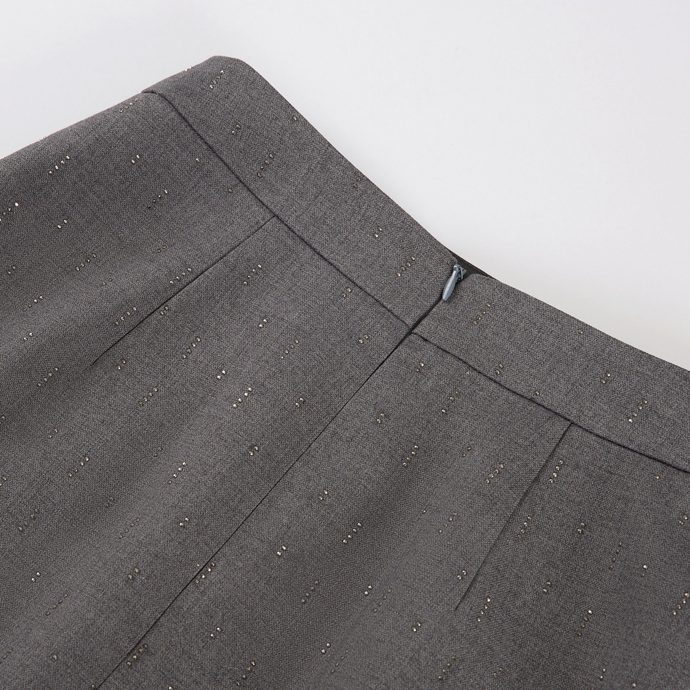 "Speak Sleek." 義大利手工鑽飾工藝鉛筆裙—Silverfall Grace銀光漫落