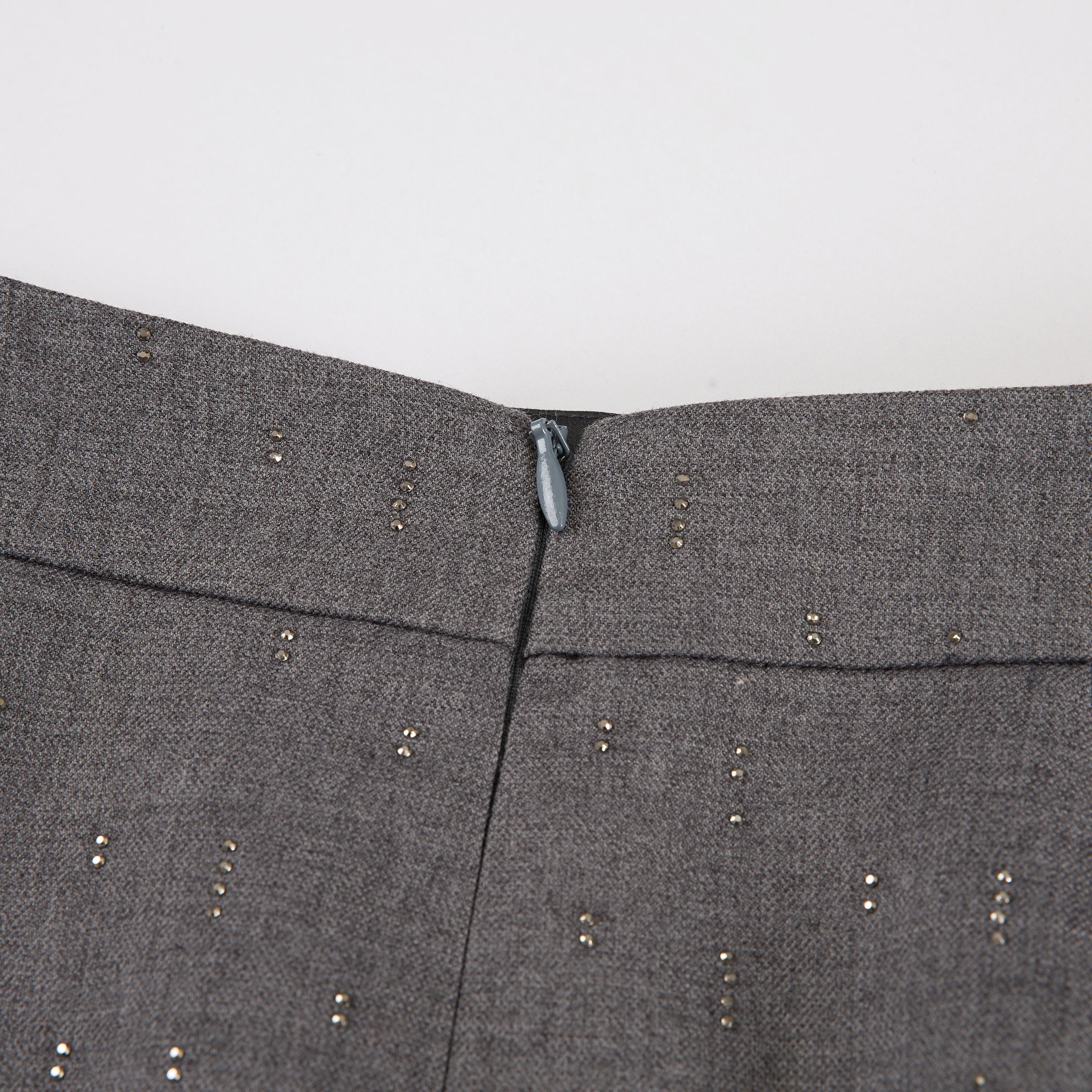 "Speak Sleek." 義大利手工鑽飾工藝鉛筆裙—Silverfall Grace銀光漫落