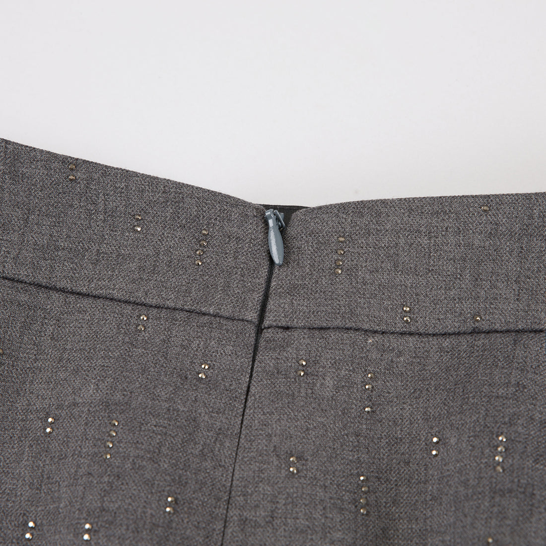 "Speak Sleek." 義大利手工鑽飾工藝鉛筆裙—Silverfall Grace銀光漫落