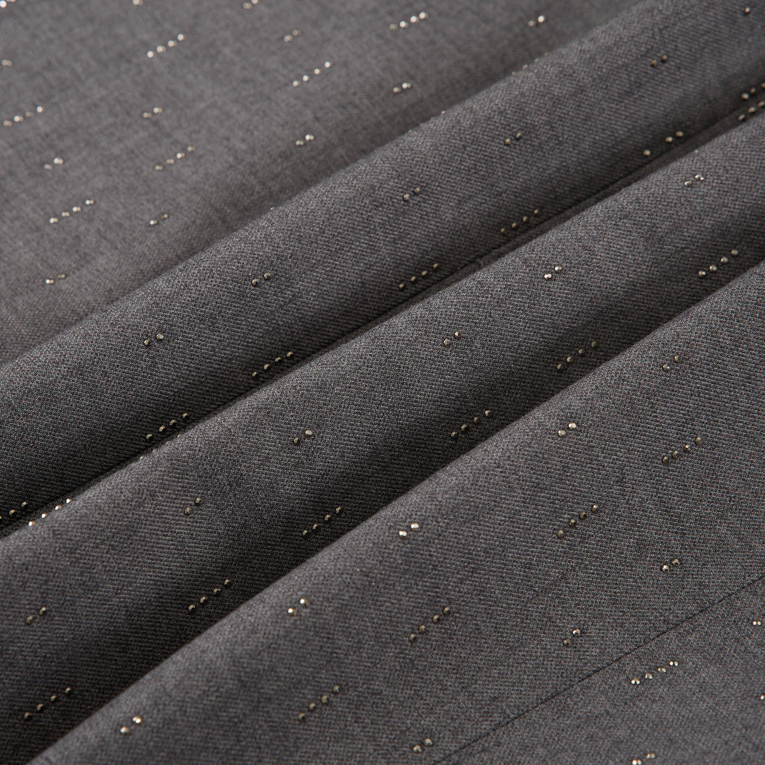 "Speak Sleek." 義大利手工鑽飾工藝鉛筆裙—Silverfall Grace銀光漫落