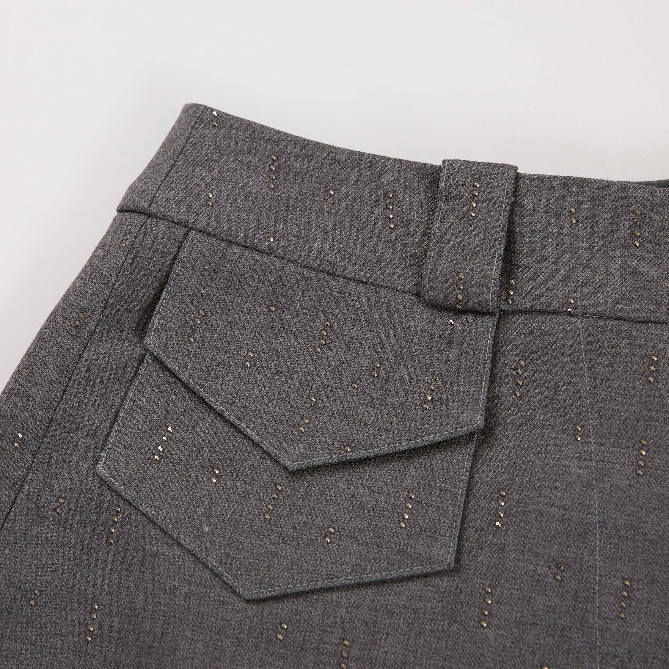 "Speak Sleek." 義大利手工鑽飾工藝短褲—Silverfall Grace銀光漫落