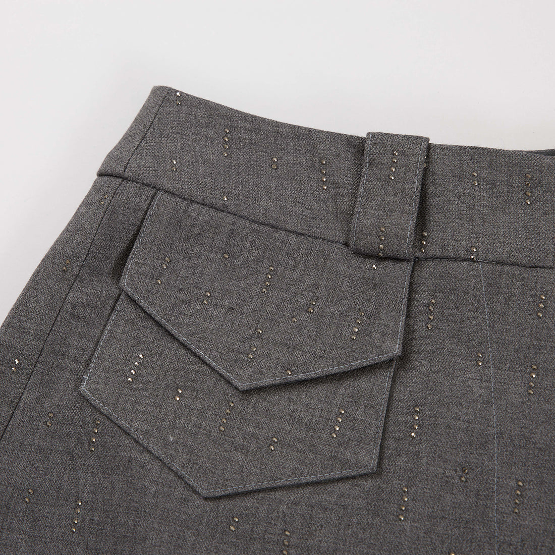 "Speak Sleek." 義大利手工鑽飾工藝短褲—Silverfall Grace銀光漫落