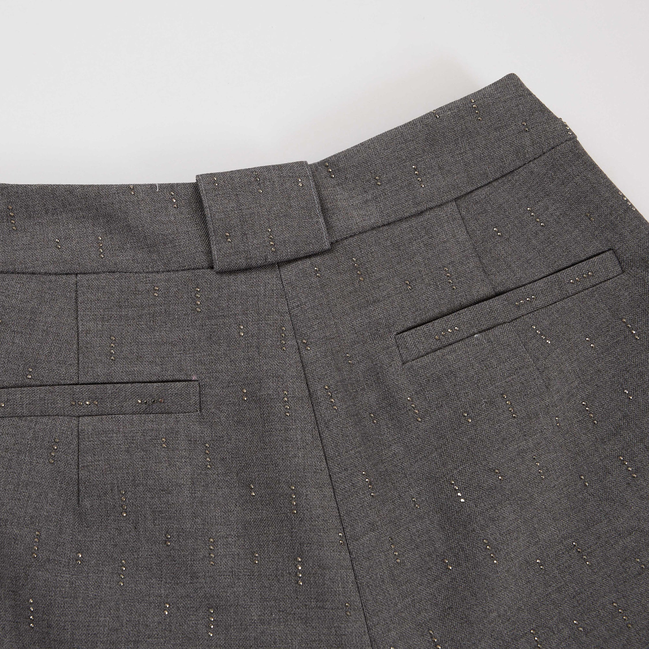 "Speak Sleek." 義大利手工鑽飾工藝短褲—Silverfall Grace銀光漫落