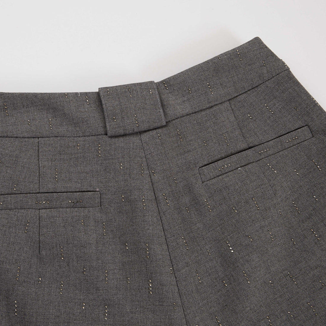 "Speak Sleek." 義大利手工鑽飾工藝短褲—Silverfall Grace銀光漫落