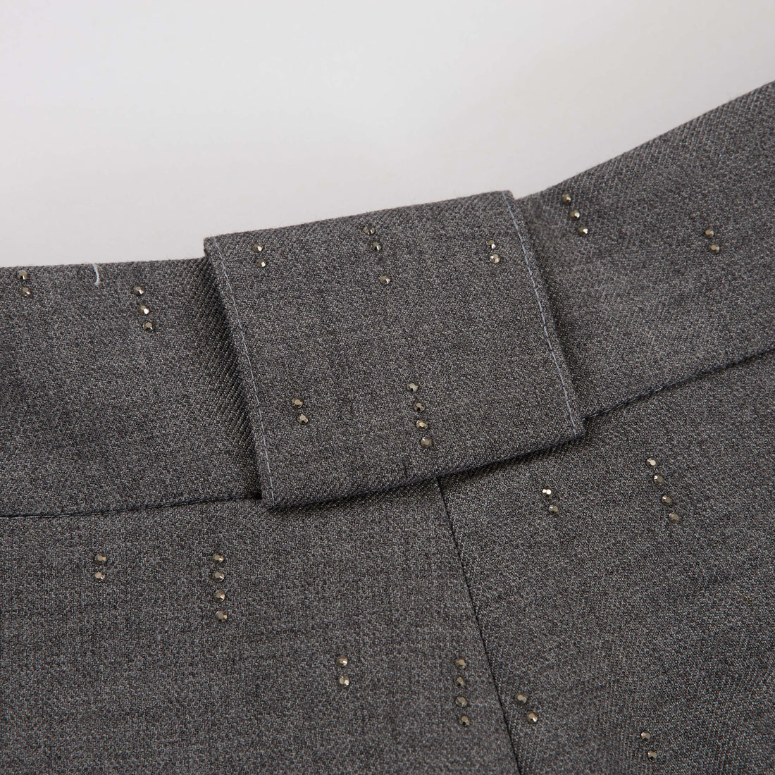 "Speak Sleek." 義大利手工鑽飾工藝短褲—Silverfall Grace銀光漫落