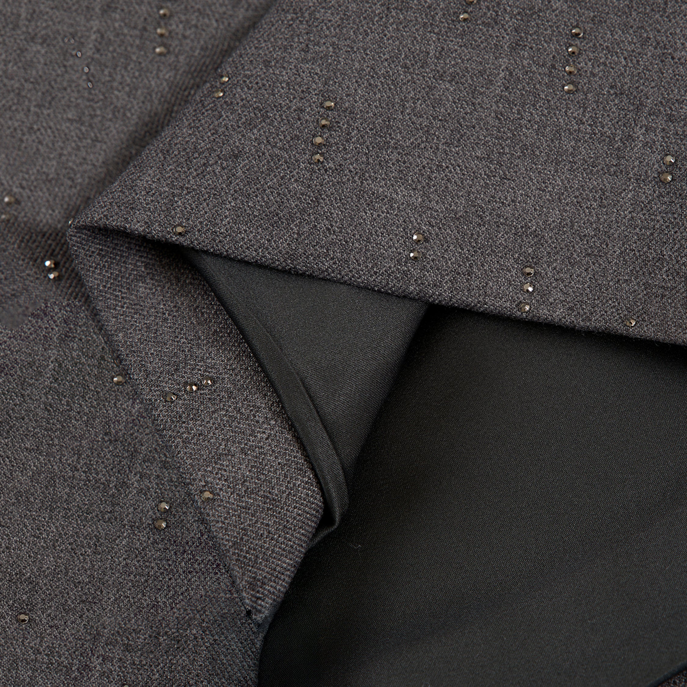 "Speak Sleek." 義大利手工鑽飾工藝短褲—Silverfall Grace銀光漫落