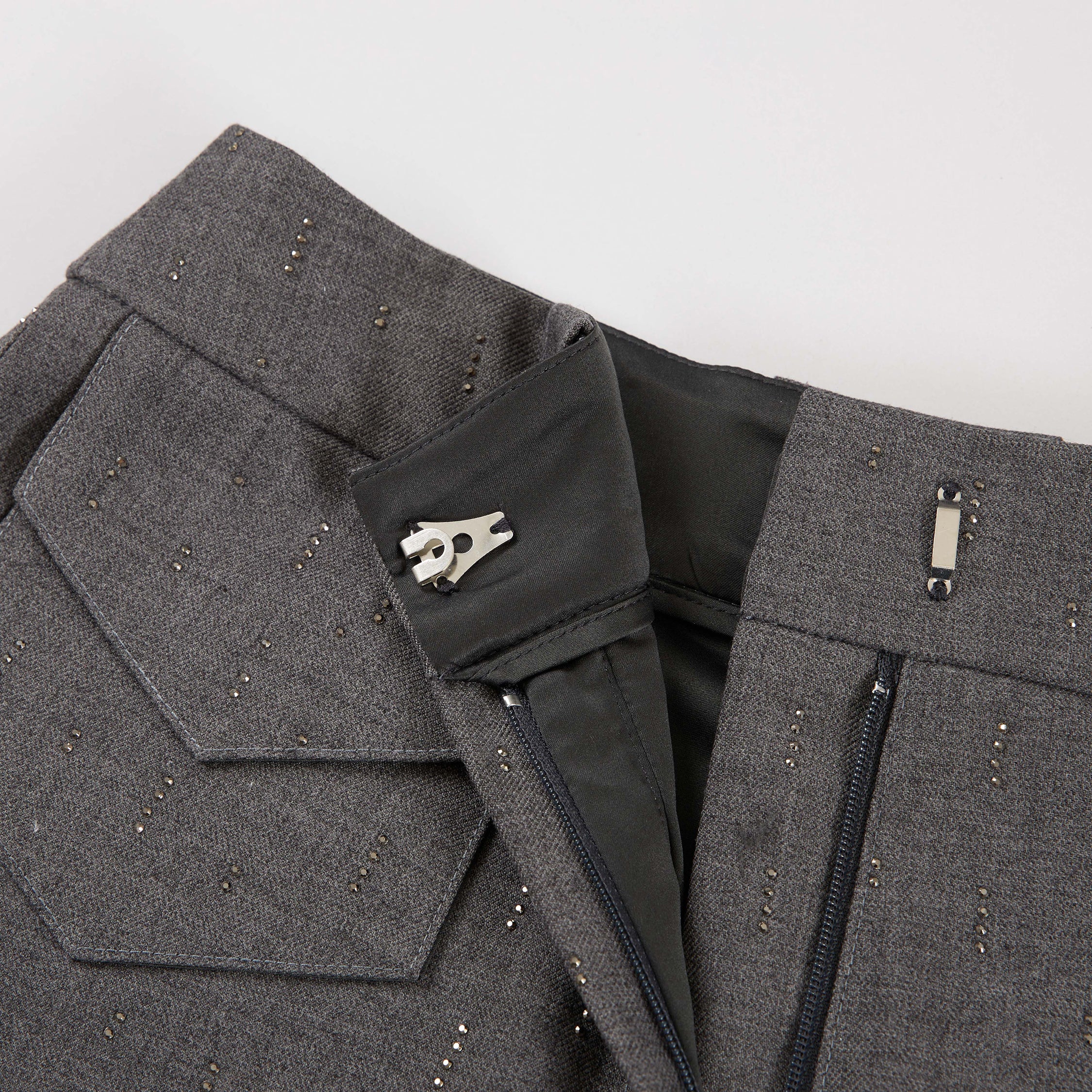"Speak Sleek." 義大利手工鑽飾工藝短褲—Silverfall Grace銀光漫落