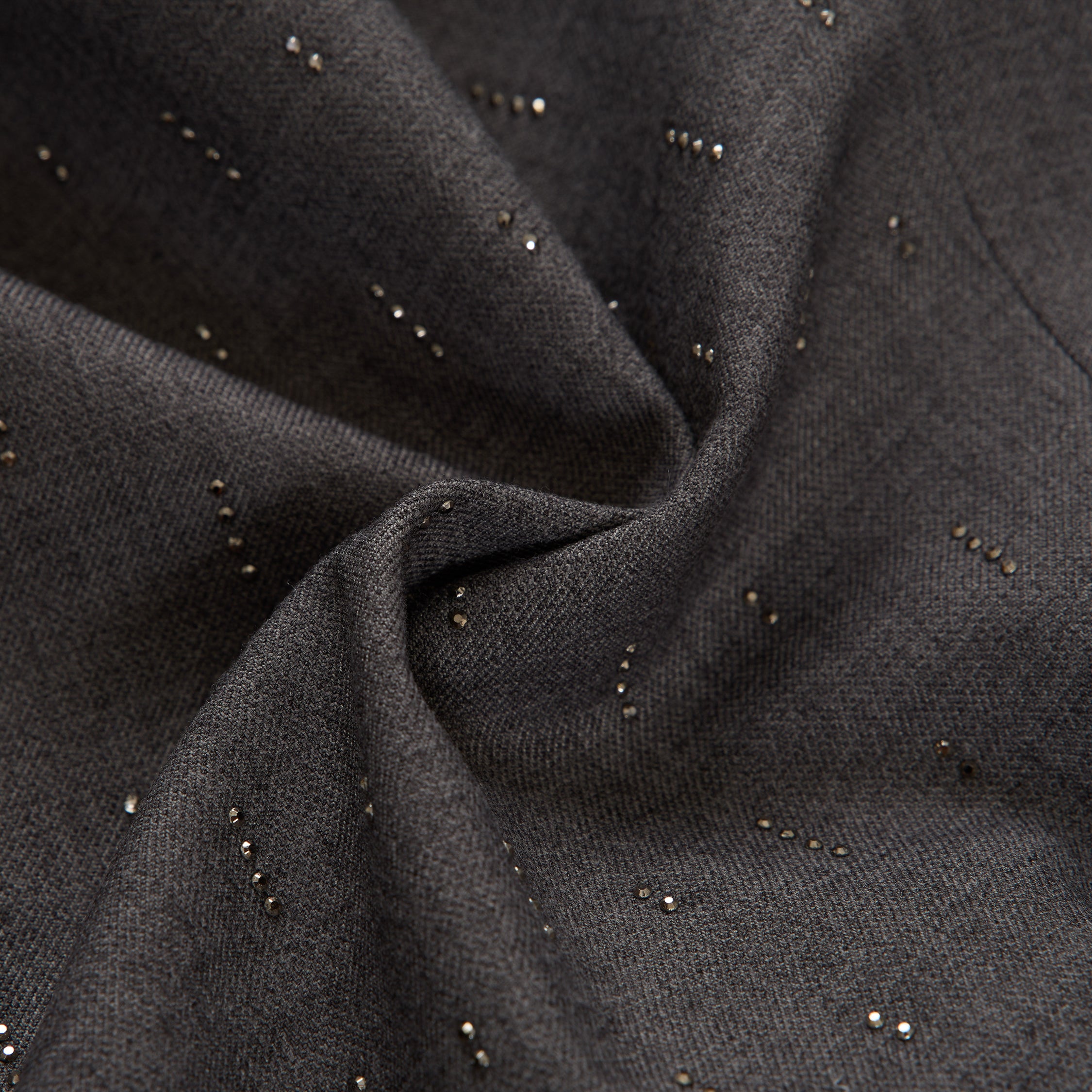 "Speak Sleek." 義大利手工鑽飾工藝短褲—Silverfall Grace銀光漫落