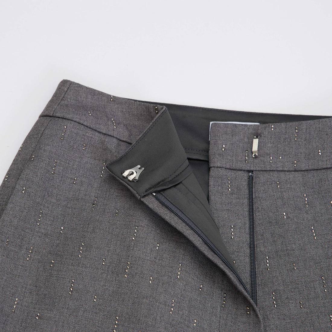 "Speak Sleek."義大利手工鑽飾工藝喇叭褲—Silverfall Grace銀光漫落