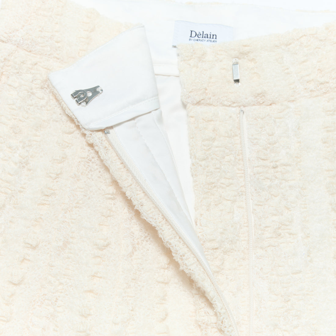 "Quiet Mastery."義大利立體點花勾織星點蕾絲長褲—Velvet Moon暖月低語