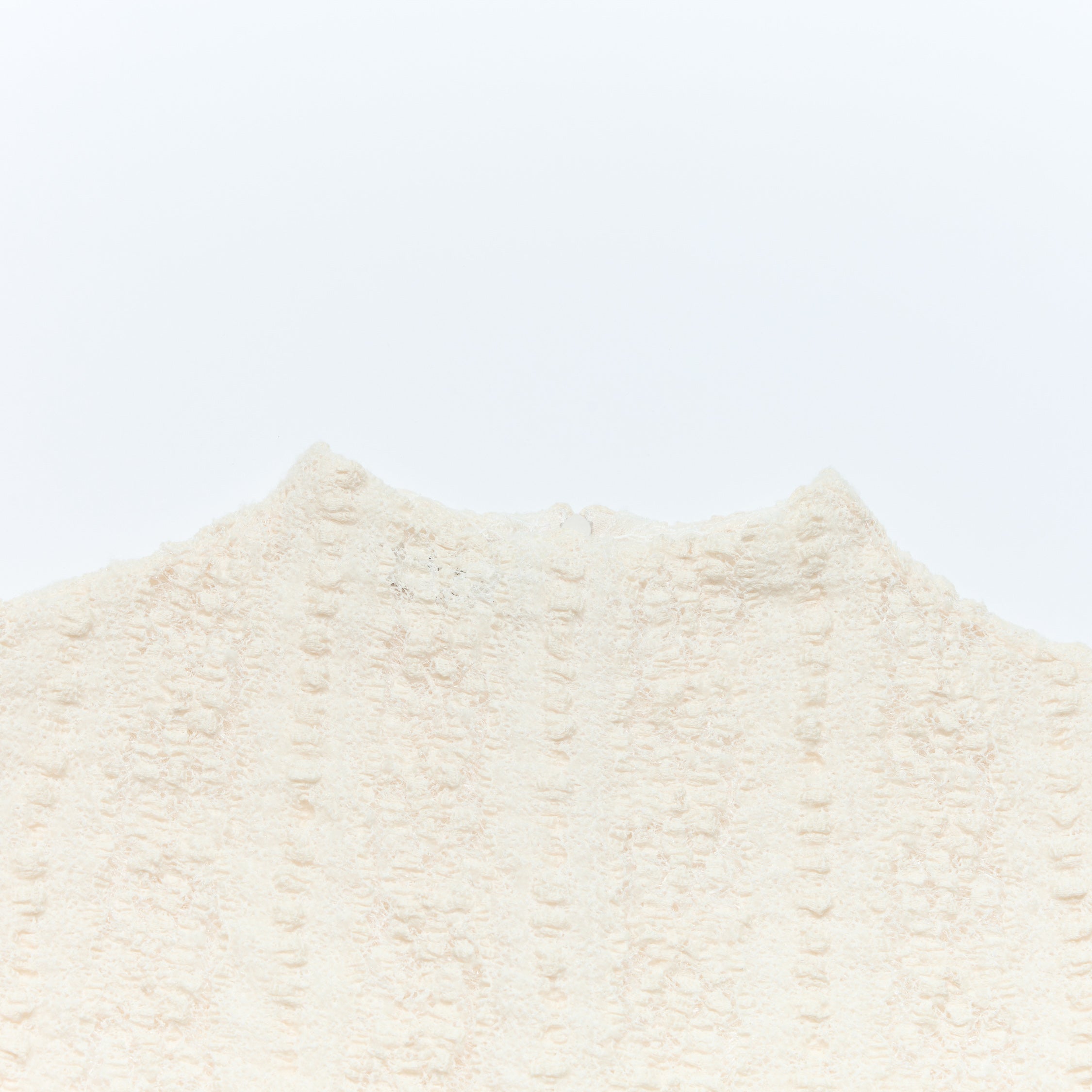 "Quiet Mastery."義大利立體點花勾織星點蕾絲上衣—Velvet Moon暖月低語