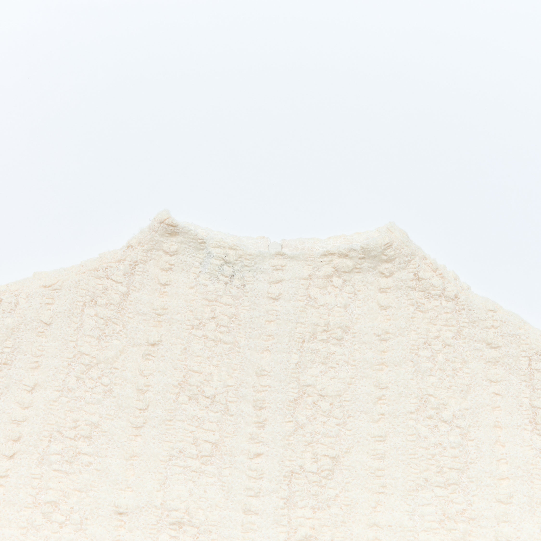 "Quiet Mastery."義大利立體點花勾織星點蕾絲長袖上衣—Velvet Moon暖月低語