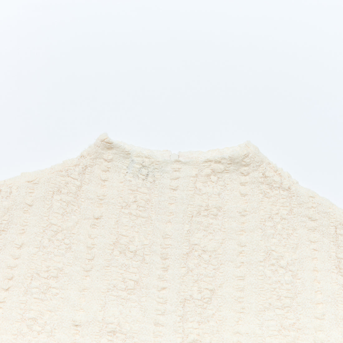 "Quiet Mastery."義大利立體點花勾織星點蕾絲長袖上衣—Velvet Moon暖月低語