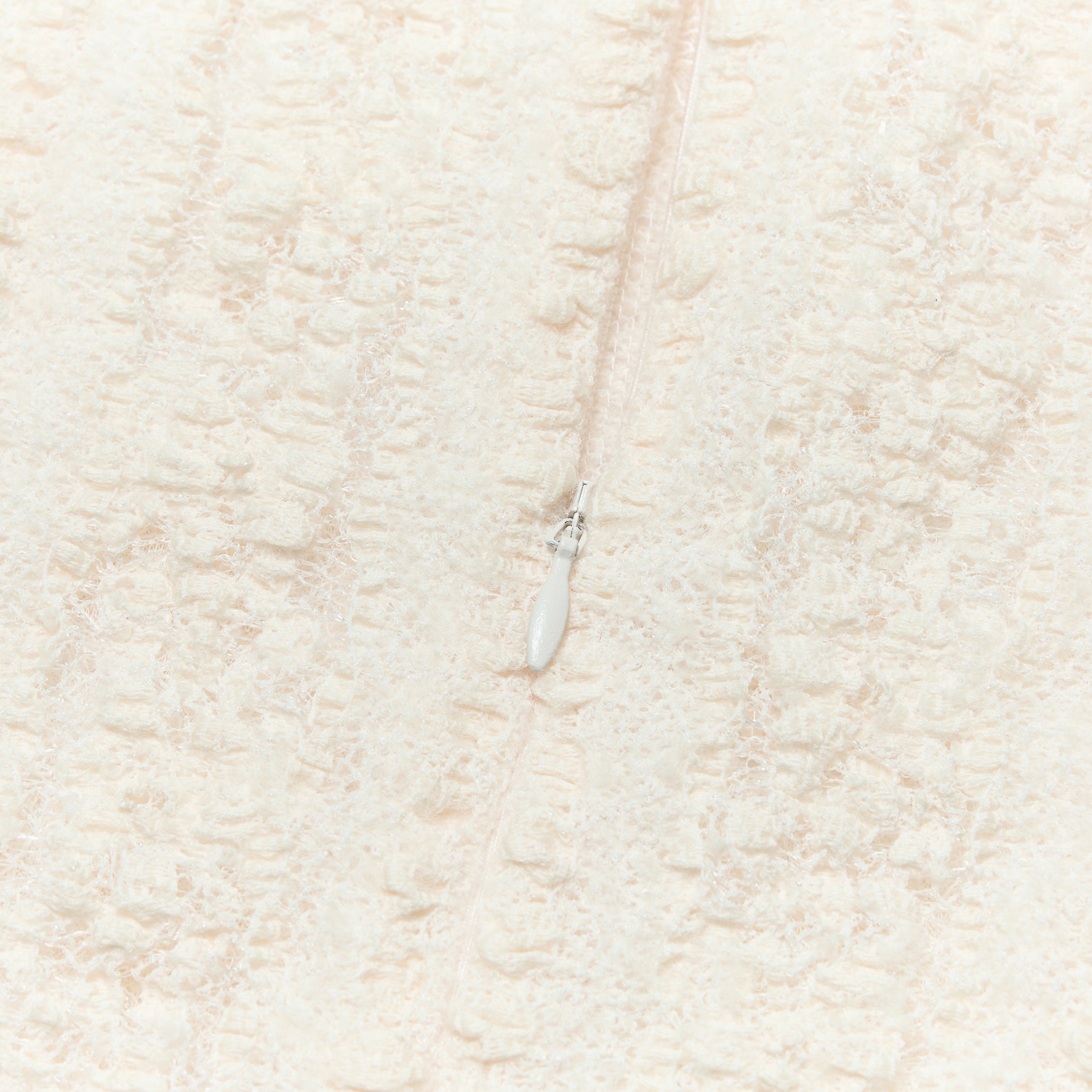 "Quiet Mastery."義大利立體點花勾織星點蕾絲長袖上衣—Velvet Moon暖月低語