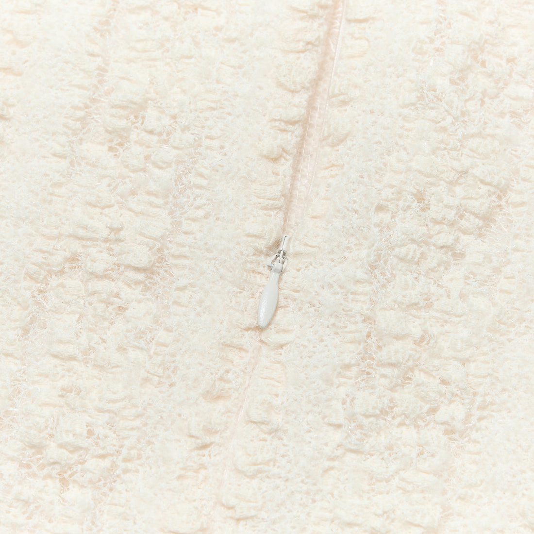 "Quiet Mastery."義大利立體點花勾織星點蕾絲長袖上衣—Velvet Moon暖月低語