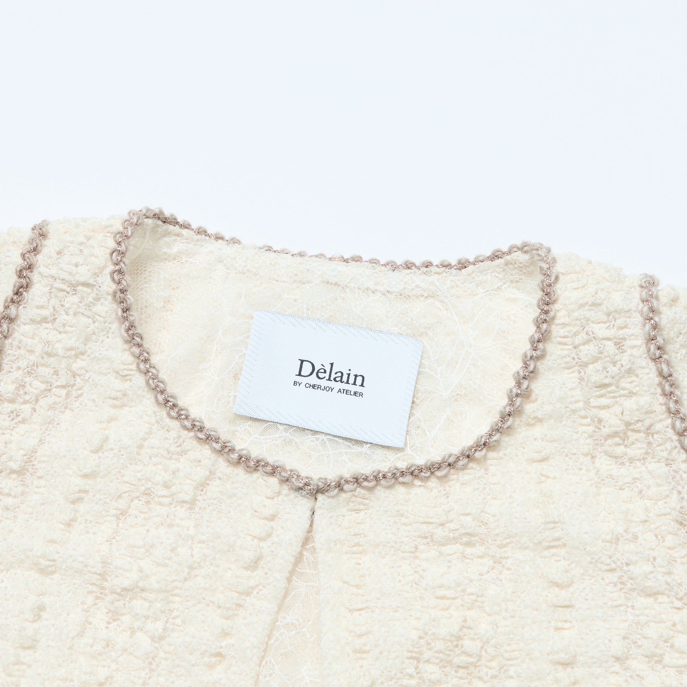 "Quiet Mastery."義大利立體點花勾織星點蕾絲五分袖短版外套—Velvet Moon暖月低語