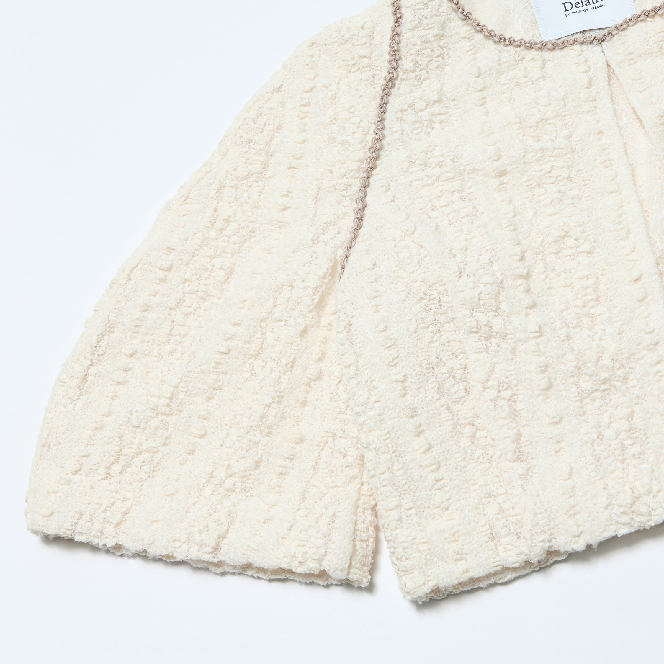 "Quiet Mastery."義大利立體點花勾織星點蕾絲五分袖短版外套—Velvet Moon暖月低語