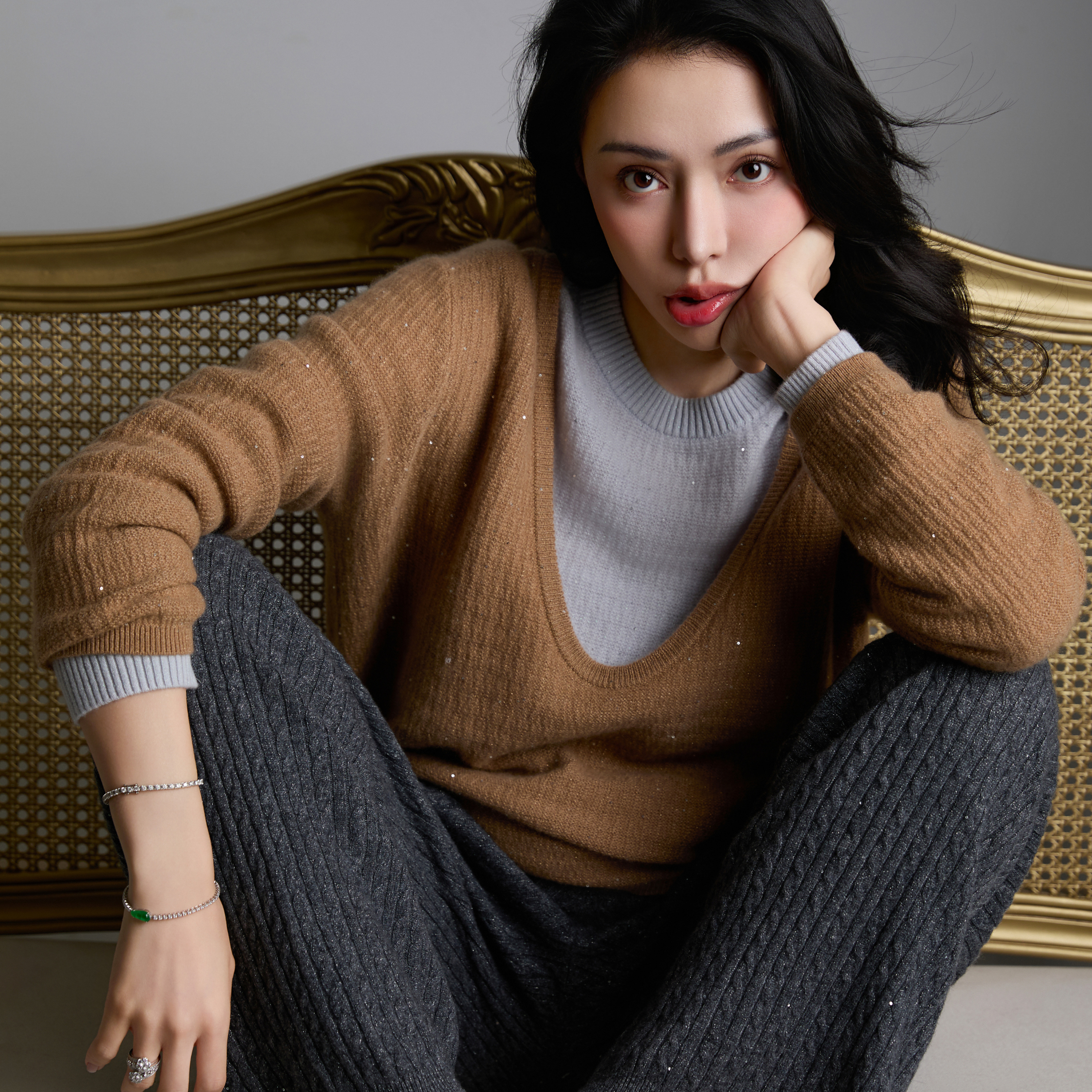 “Autumn Diary” 100% Cashmere極細絨柔星點低弧領針織上衣—Golden Acorn橡果暖陽