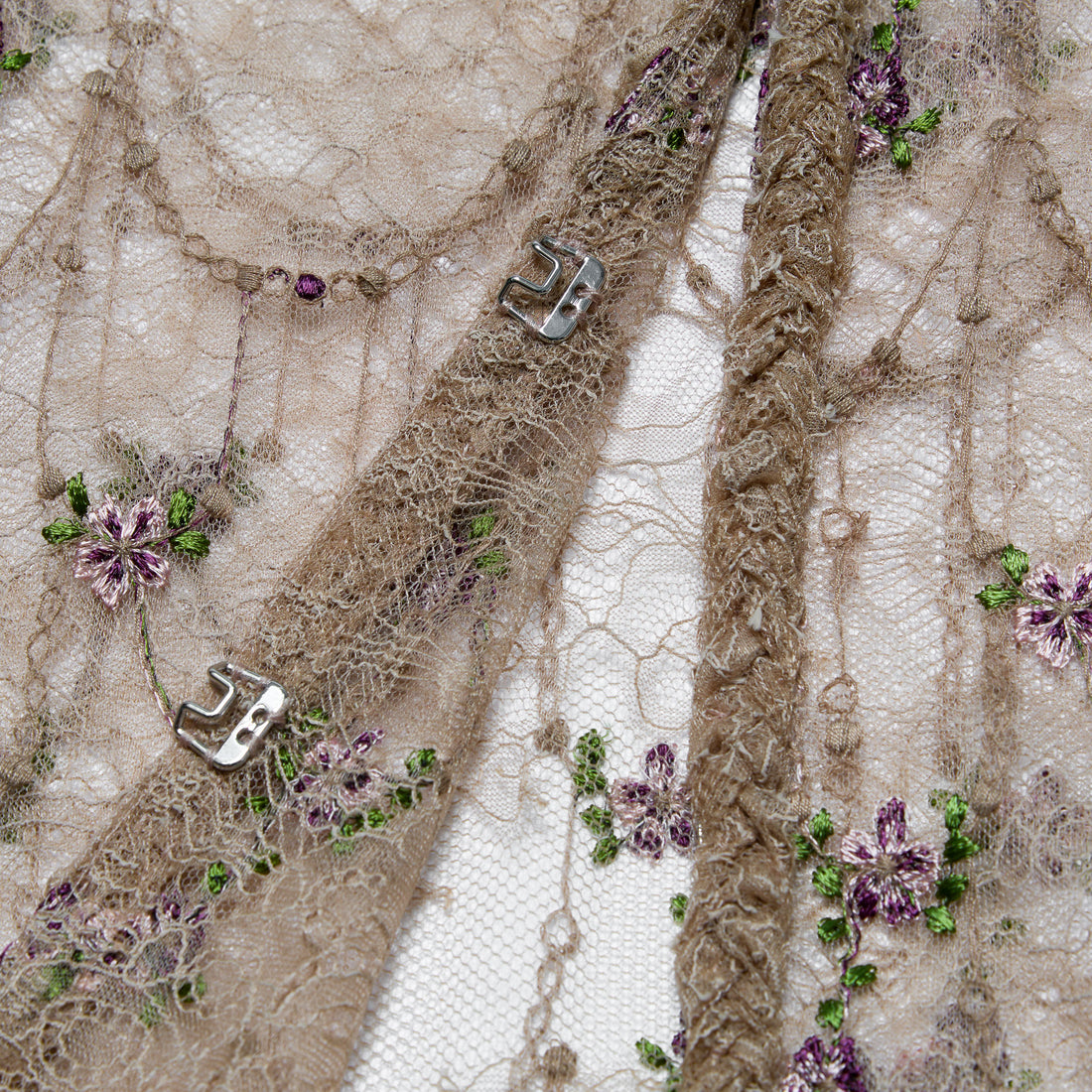 “Quiet Mastery”法國細繡織邊蕾絲開衫—Floré Chain花語藏盒