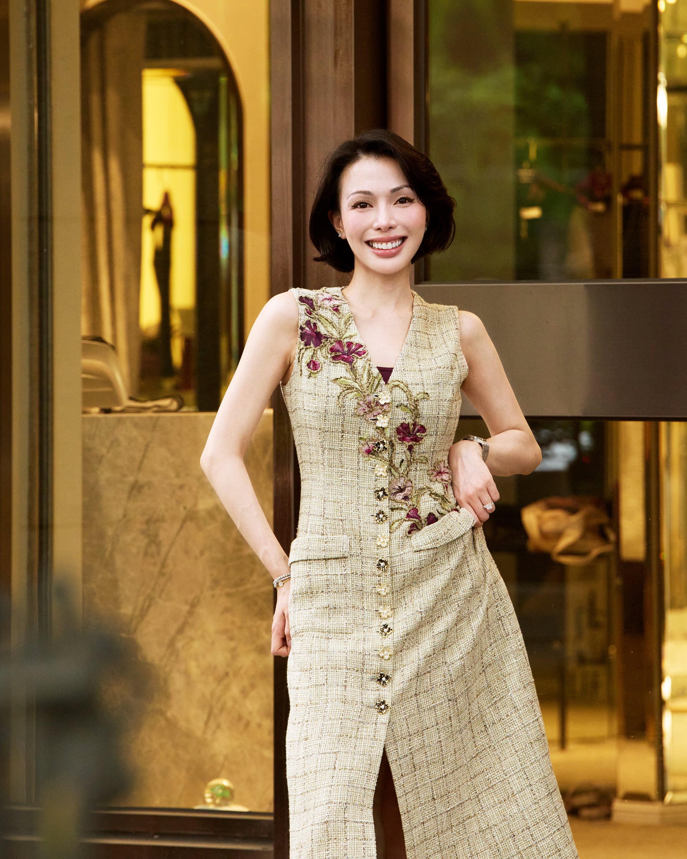 “Chelsea Citywalk”義大利花呢拼接法國蕾絲刺繡長款背心洋裝—Rosewood 莓紅木香