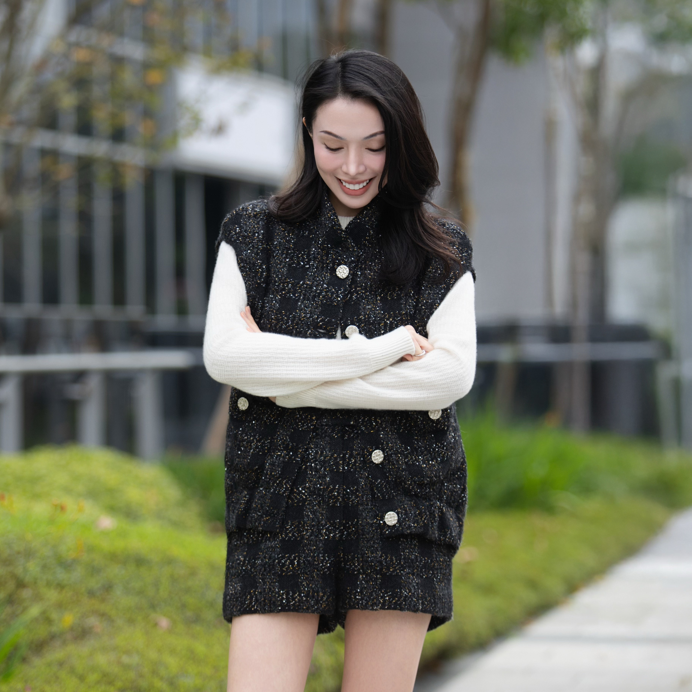 “Chelsea tea time.”義大利頂級初剪羊毛燦金星點Oversized花呢背心—Cosmic Bloom星河煙花