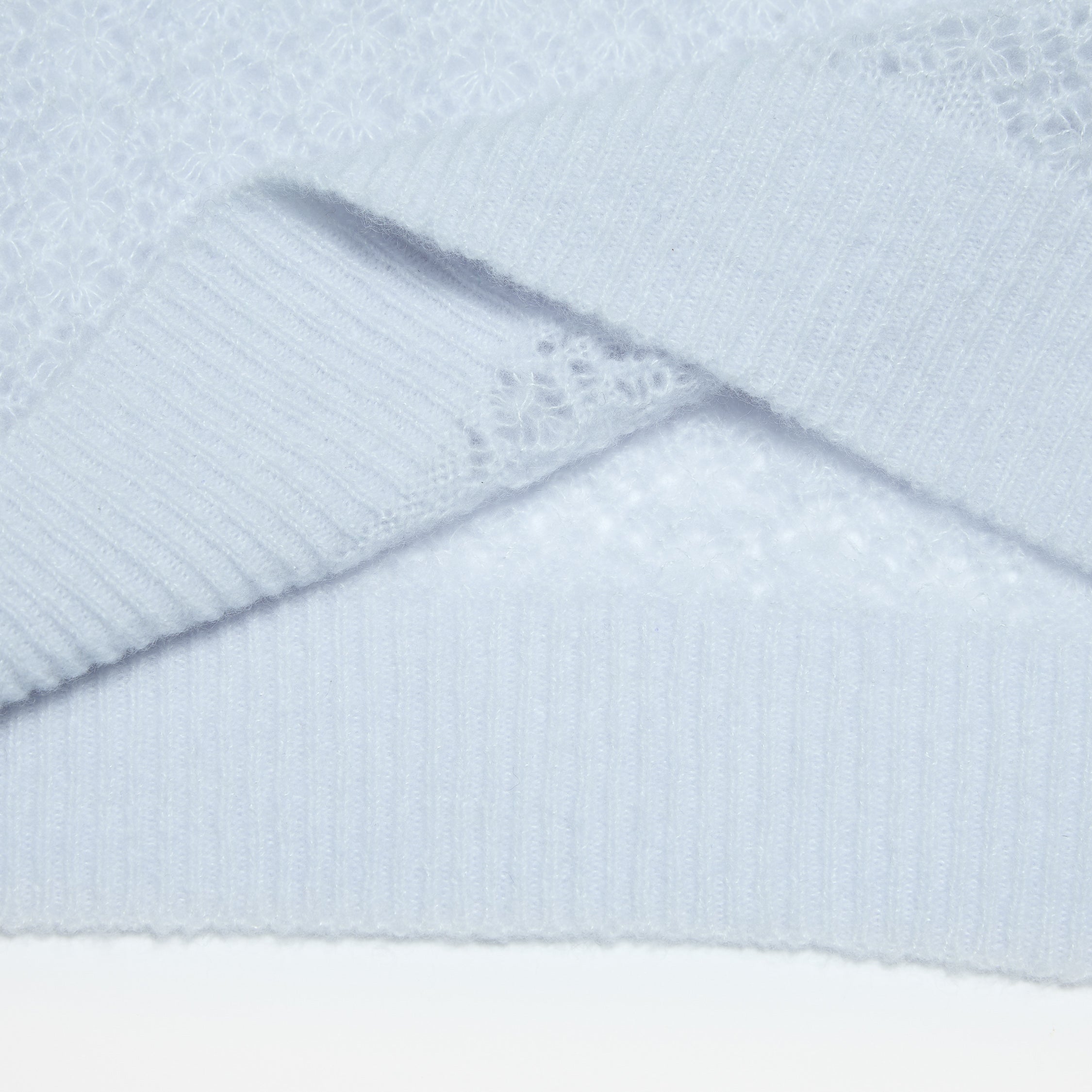 “Spring Diary”  Silk Cashmere真絲蕾絲工藝中領針織背心—Azure Glow藍霧輕光