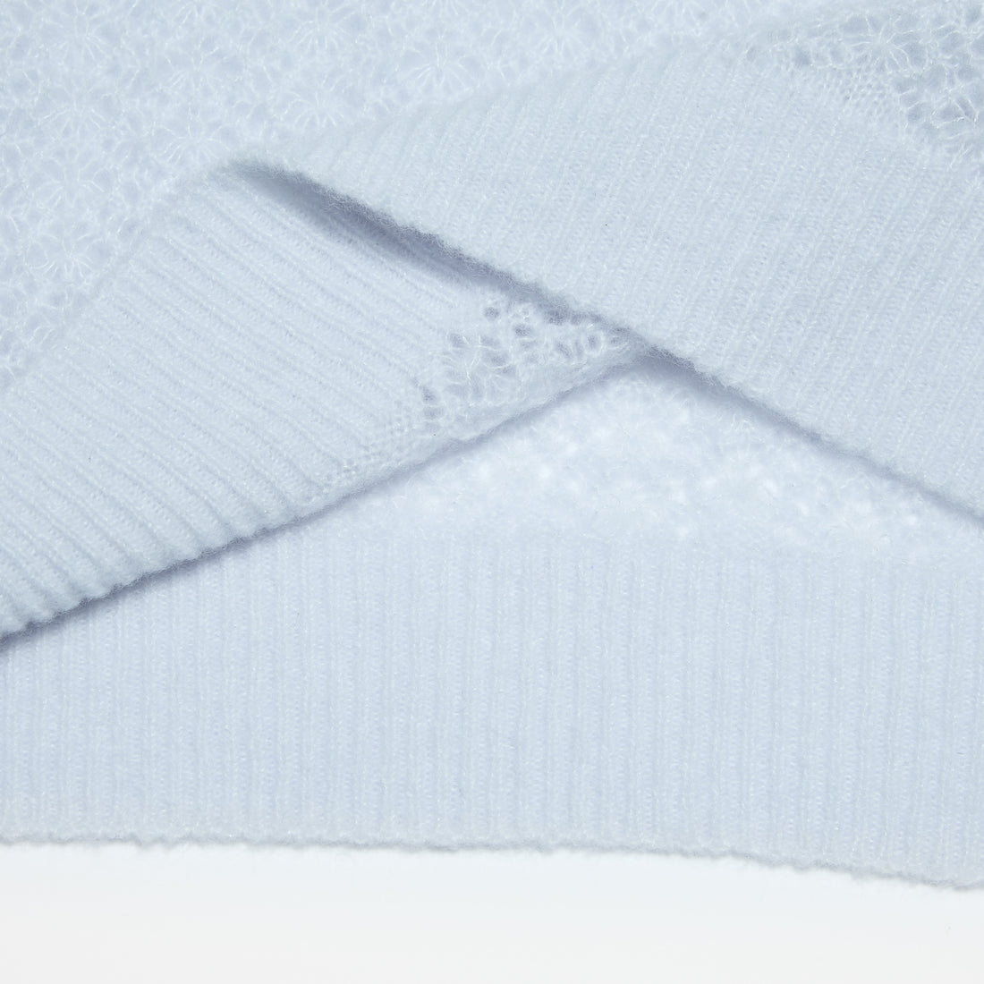 “Spring Diary”  Silk Cashmere真絲蕾絲工藝中領針織背心—Azure Glow藍霧輕光