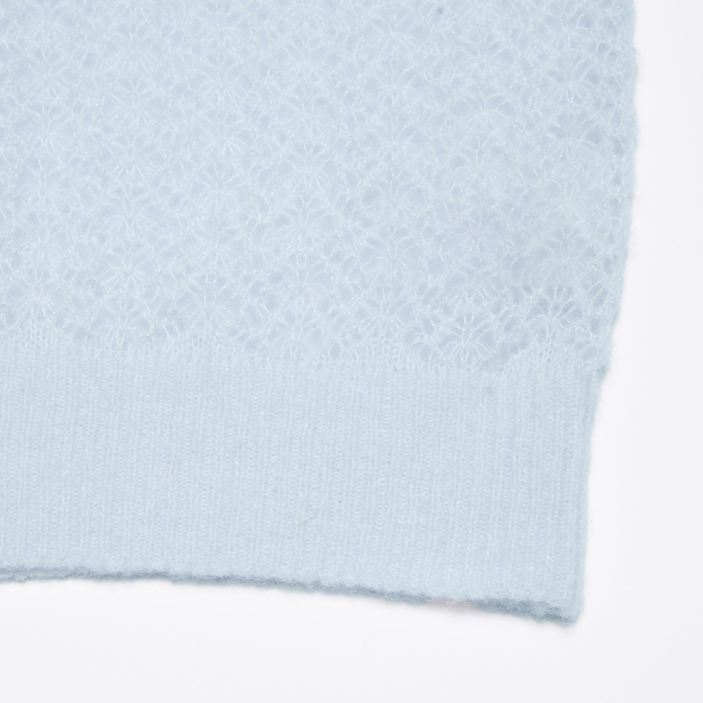 “Spring Diary”  Silk Cashmere真絲蕾絲工藝中領針織背心—Azure Glow藍霧輕光