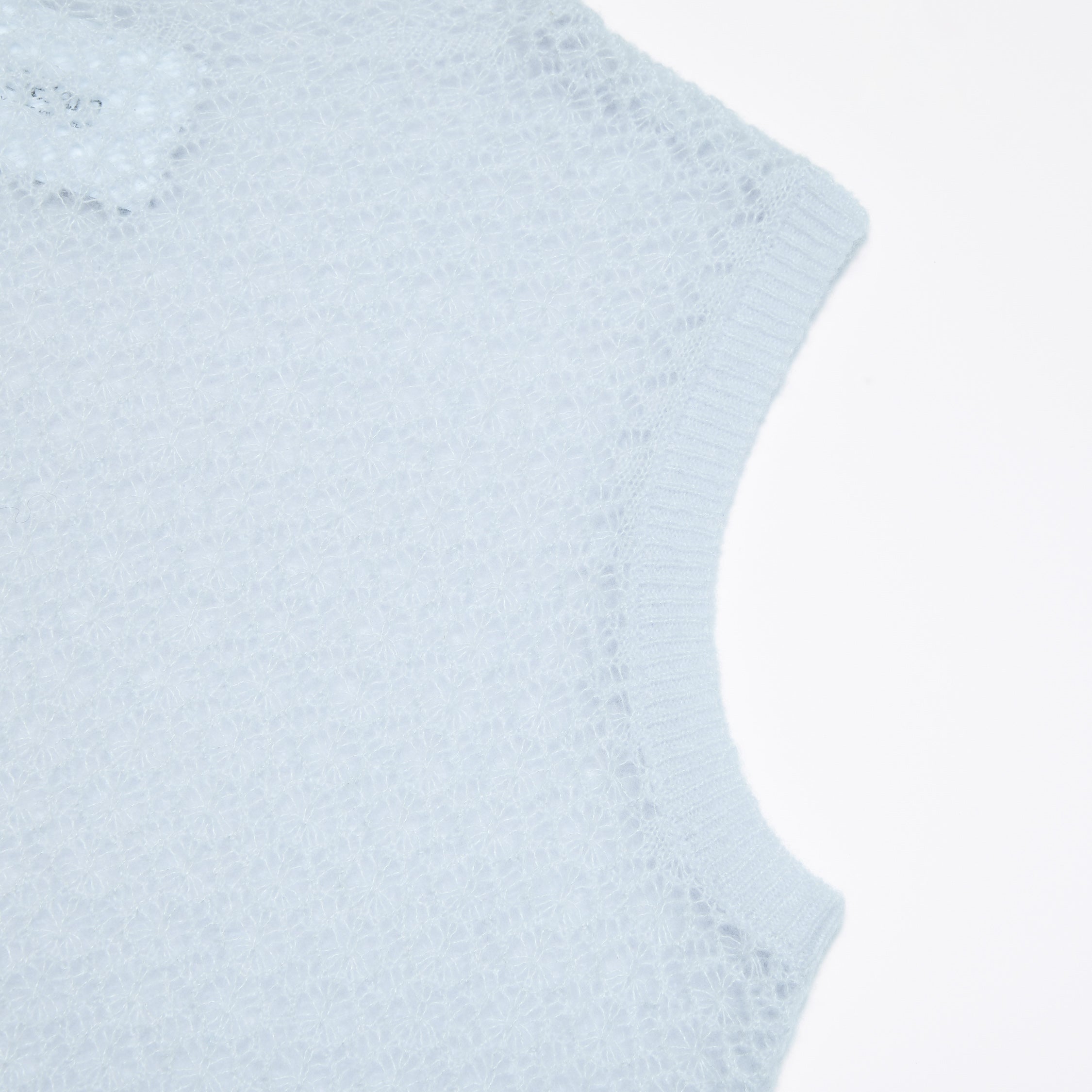 “Spring Diary”  Silk Cashmere真絲蕾絲工藝中領針織背心—Azure Glow藍霧輕光