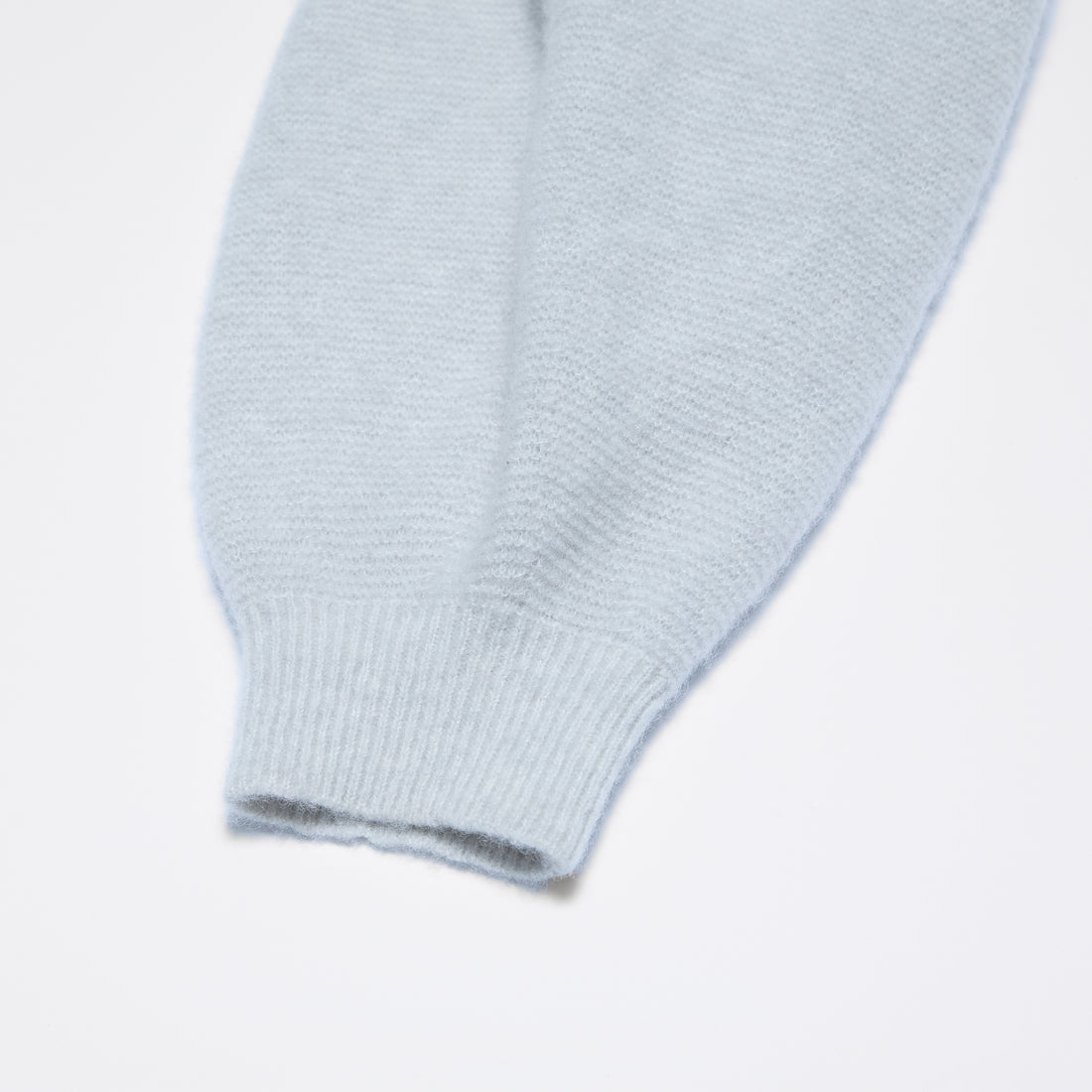 Spring Diary” Silk Cashmere真絲兩件式背心針織上衣—Azure Glow藍霧輕光