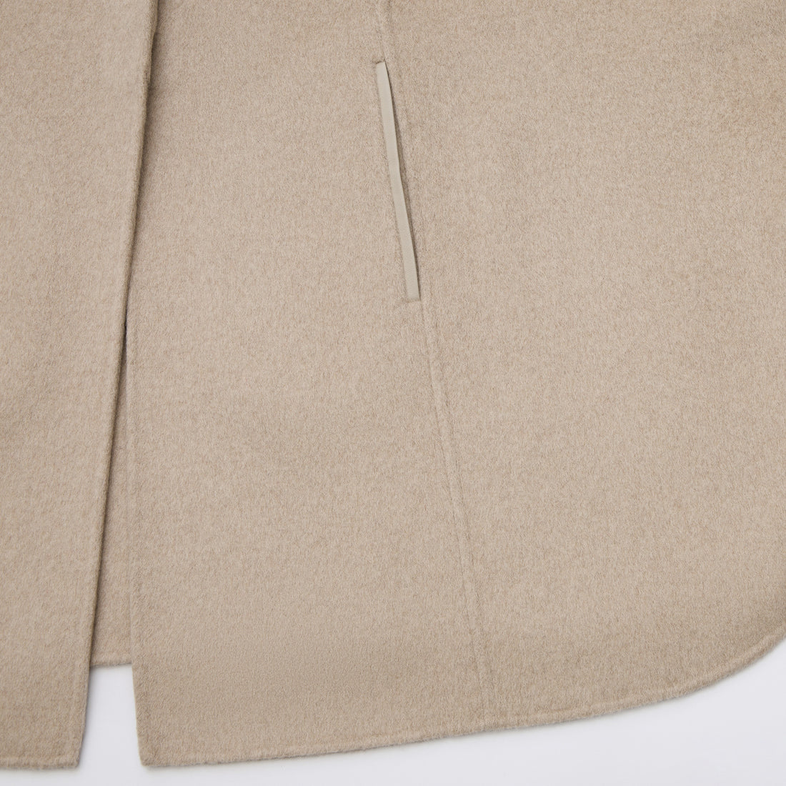 “Winter Diary”100%Cashmere雙面長絨工藝翻領斗篷外套—Warm Taupe暖砂絨夢