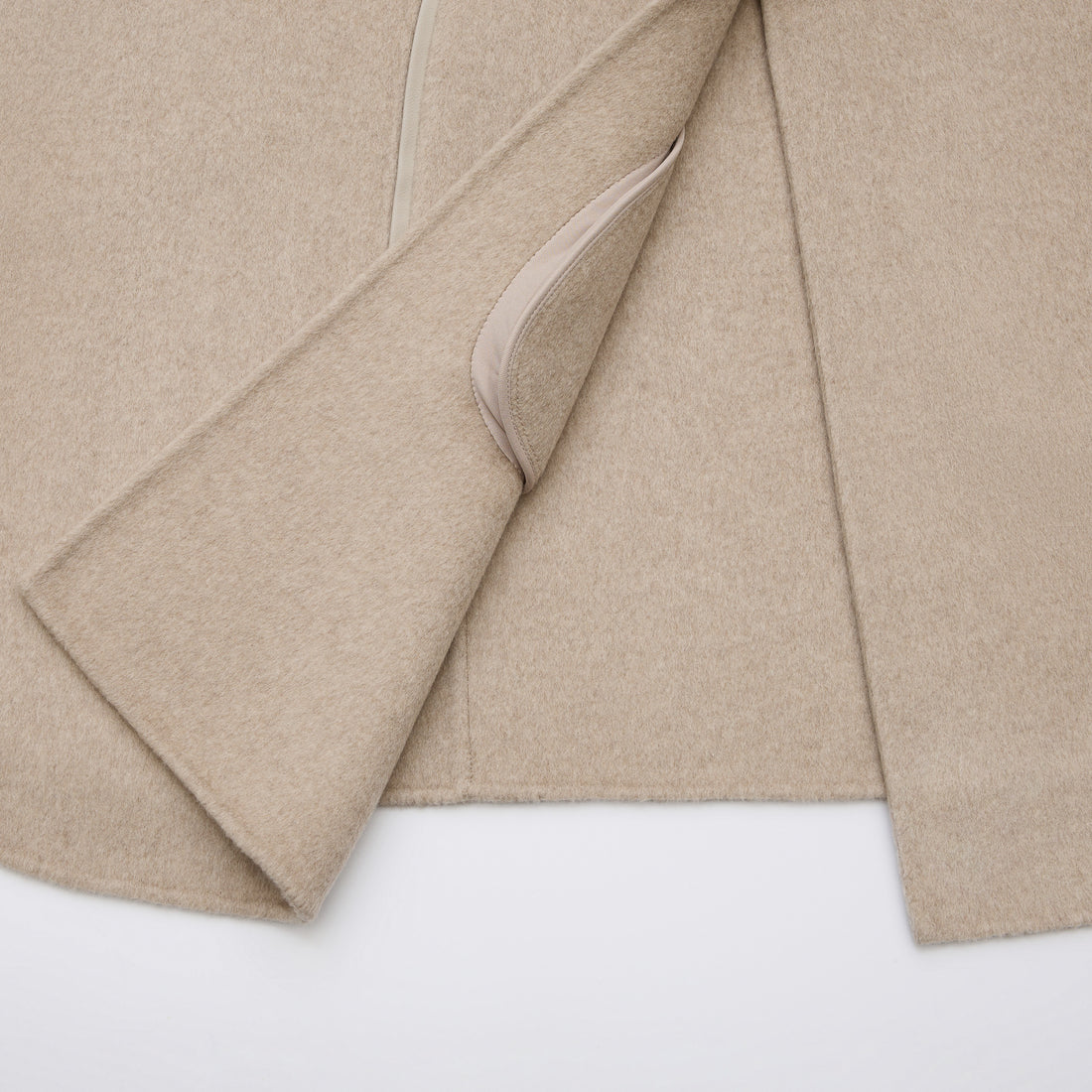 “Winter Diary”100%Cashmere雙面長絨工藝翻領斗篷外套—Warm Taupe暖砂絨夢