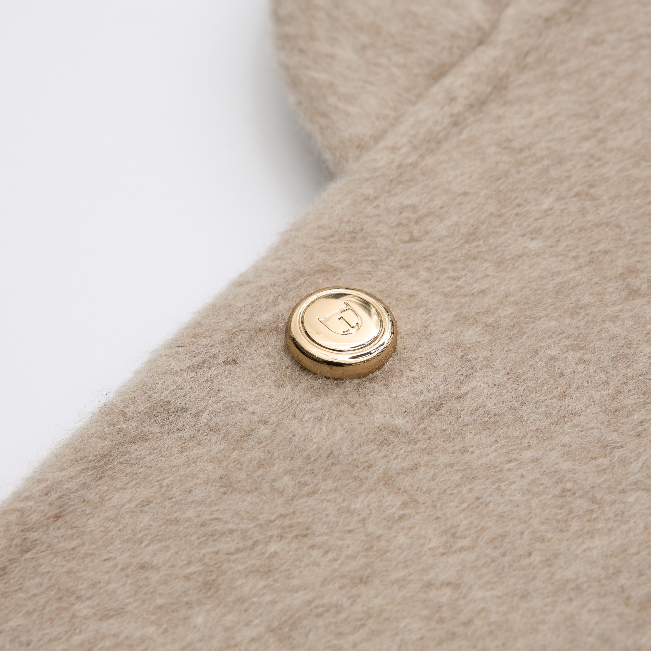 “Winter Diary”100%Cashmere雙面長絨工藝翻領斗篷外套—Warm Taupe暖砂絨夢