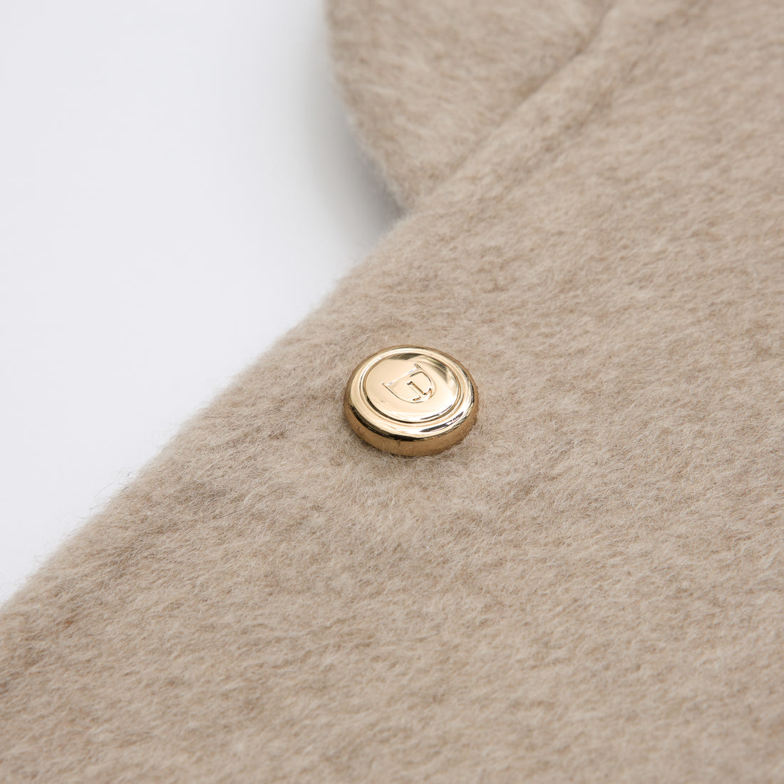 “Winter Diary”100%Cashmere雙面長絨工藝翻領斗篷外套—Warm Taupe暖砂絨夢