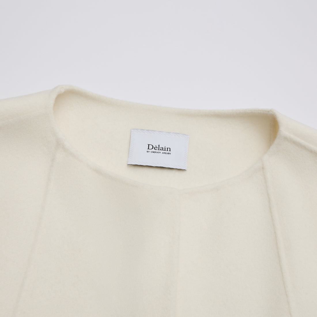 “Winter Diary”100%Cashmere雙面長絨工藝翻領斗篷外套—Frost Veil白境冬霧