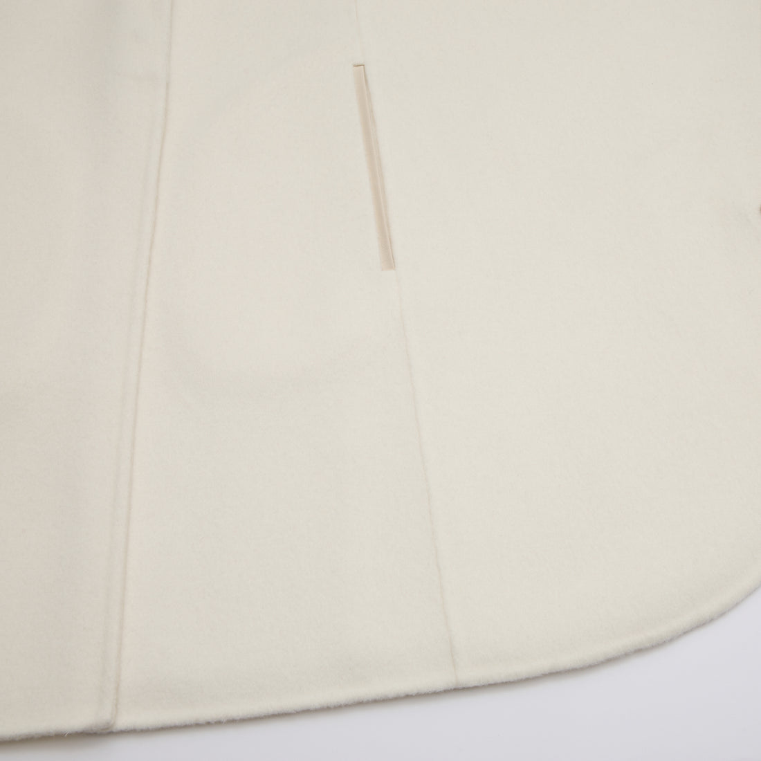 “Winter Diary”100%Cashmere雙面長絨工藝翻領斗篷外套—Frost Veil白境冬霧