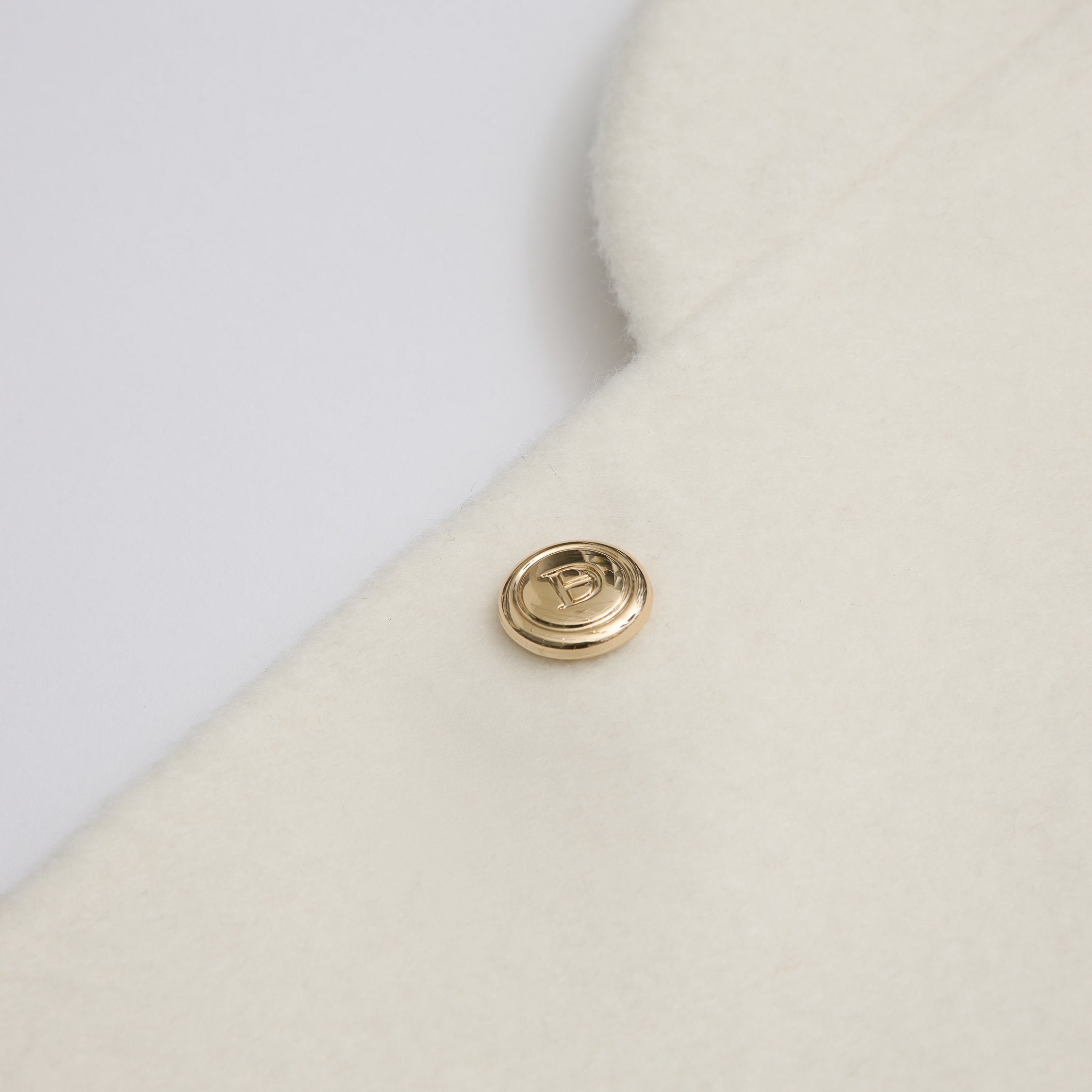 “Winter Diary”100%Cashmere雙面長絨工藝翻領斗篷外套—Frost Veil白境冬霧