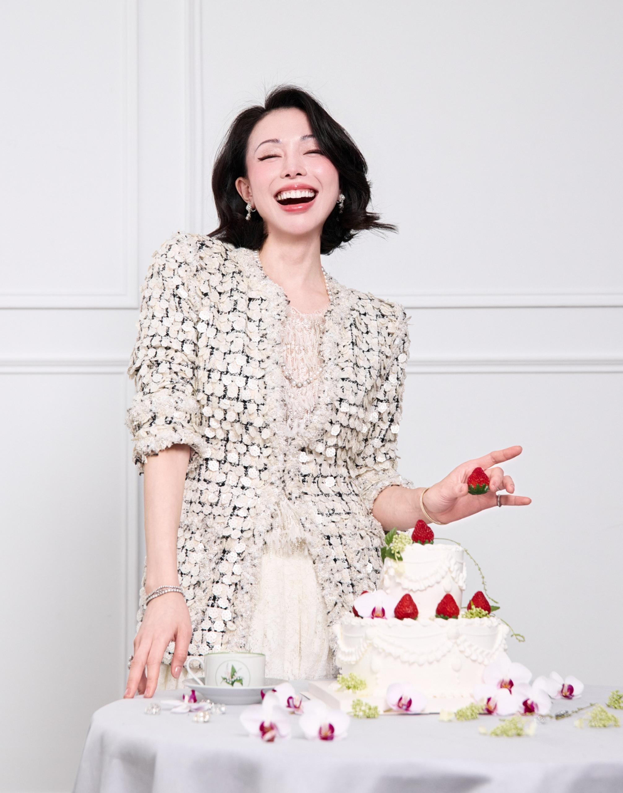 “Arcade of CherJoy Atelier”瑞士頂級高級訂製亮片工藝立體剪裁外套—Camellia Atelier山茶藝境