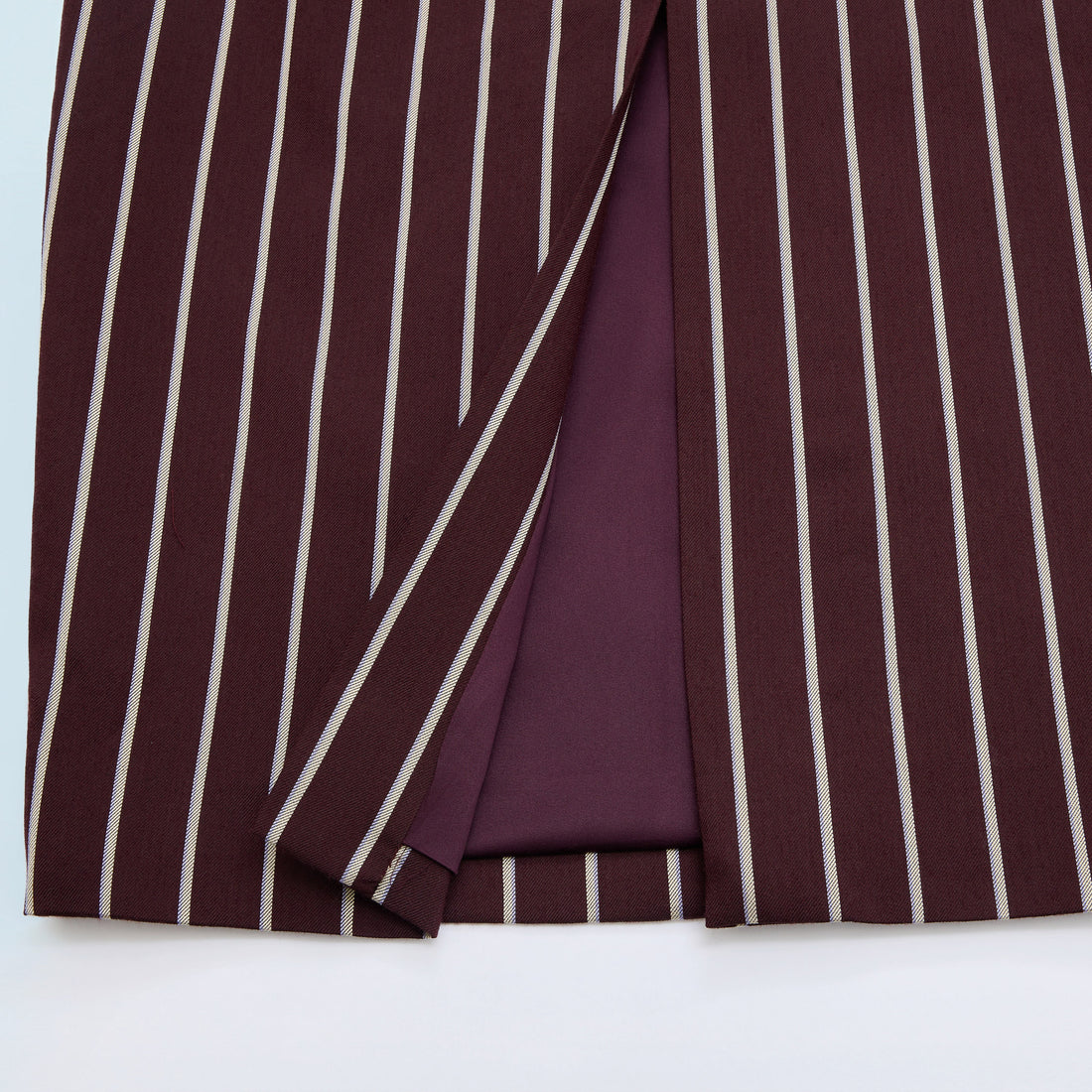 "Speak Sleek."義大利頂級羊毛直條西裝及膝裙—Rouge Nuit醺紅夜語