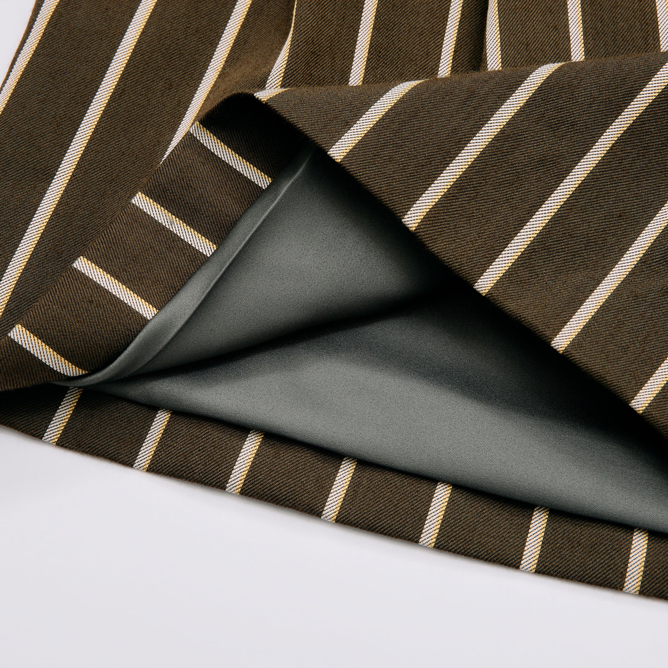 "Speak Sleek."義大利頂級羊毛直條西裝短褲—Canopy Gold樹影金階